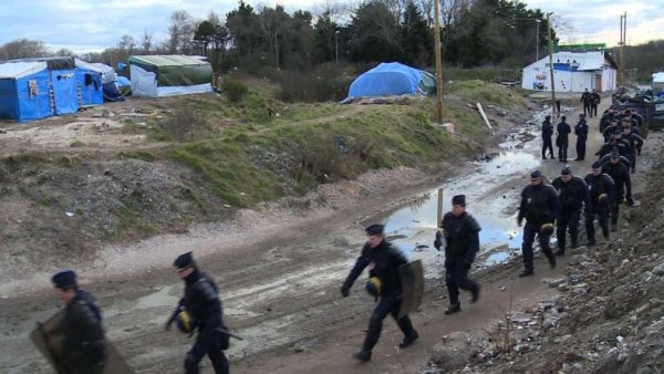 Calais : les associations dénoncent un harcèlement policier contre leurs bénévoles