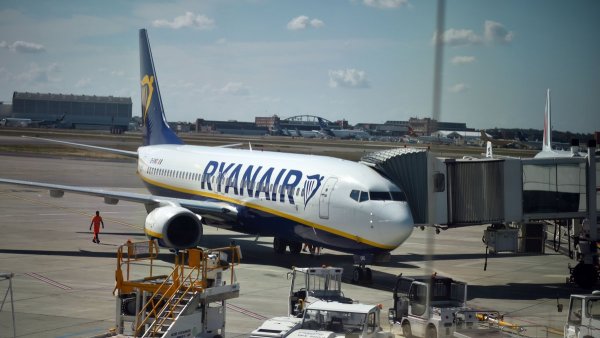 Ryan Air offre un accord aux pilotes irlandais en grève, pour ne rien céder au reste du personnel