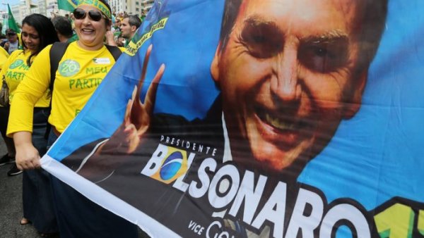 Brésil. Bolsonaro prévoit de faire descendre l'armée dans la rue car « le Brésil est en guerre »