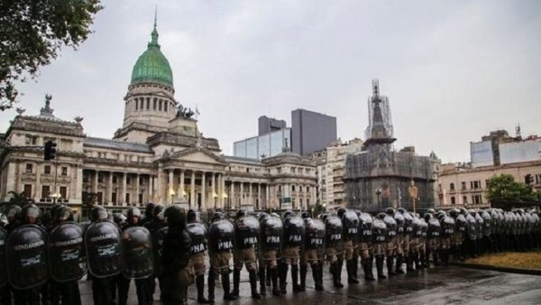 Argentine. Scandale : des députés d'extrême gauche réprimés alors qu'ils tentaient de protéger les manifestants