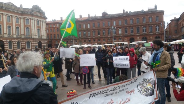 Toulouse : rassemblement de 150 personnes contre Bolsonaro 