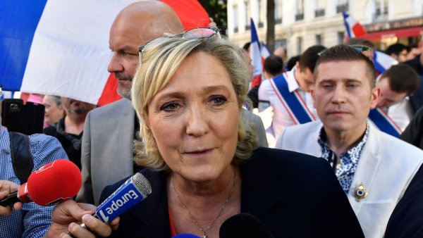 Marine Le Pen salue l'arrivée de Bolsonaro au pouvoir