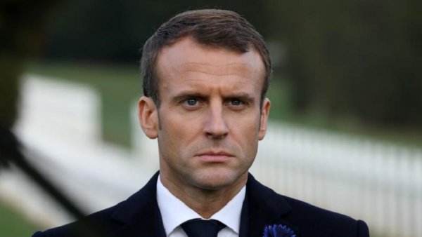 « Pétain le grand soldat ». Macron tente de mettre fin à la polémique, en vain