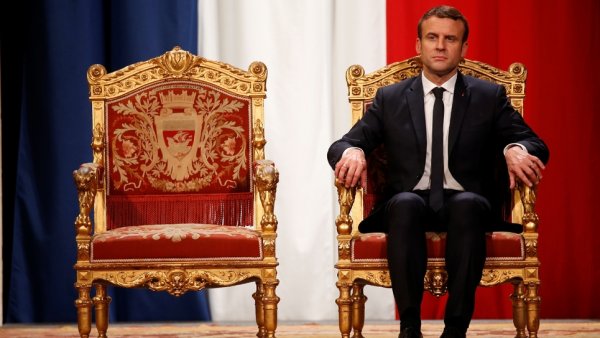Macron engage des travaux de 500.000 euros à l'Élysée pour refaire la salle des Fêtes