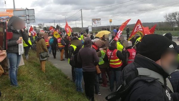 Macron à Toulouse. Les Gilets Jaunes mobilisés. La police surarmée bloque les accès