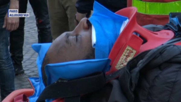 VIDEO. "Il n'a plus de figure, plus de bouche" : un passant blessé par un tir de LBD