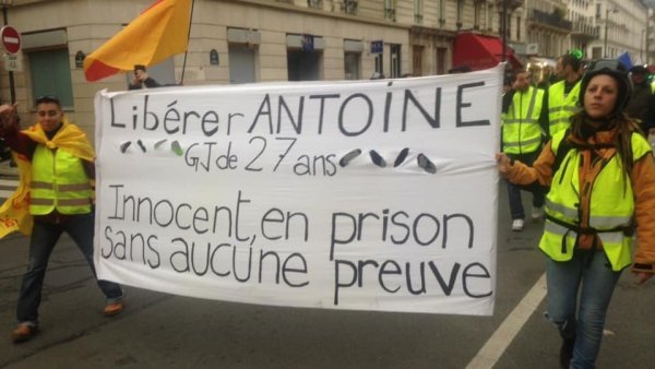 Gilets jaunes : "Antoine a passé son 100eme jour d'incarcération. Nous ne ferons pas de gâteau pour ce triste jour."