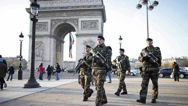 Un bond dans la répression : Macron va mobiliser l'armée contre les Gilets jaunes