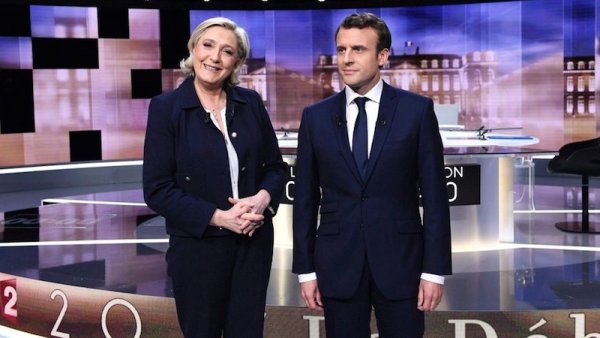 Immigration : Macron braconne sur les terres de Marine Le Pen 