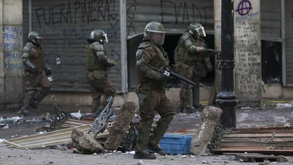 Militaires dans les rues, arrestations arbitraires et torture au Chili : malgré la répression la mobilisation continue