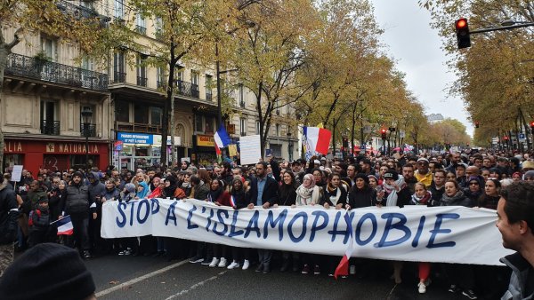 A Paris, plus de 20 000 manifestants pour dire non à l'islamophobie