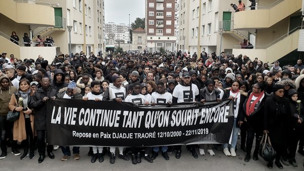 Saint-Ouen. Des centaines de personnes rendent hommage à Djadje Traore, 19 ans, tué le 22 novembre
