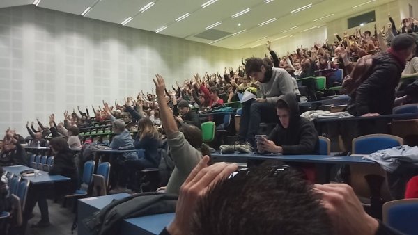 Toulouse. 300 profs en AG reconduisent la grève et appellent à des rencontres interpro !