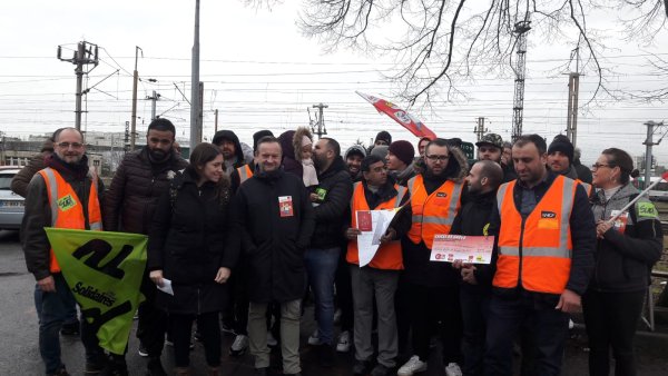 « Le but c'est de ne laisser personne sur le côté » : au triage SNCF du Bourget, une caisse de grève par et pour les grévistes