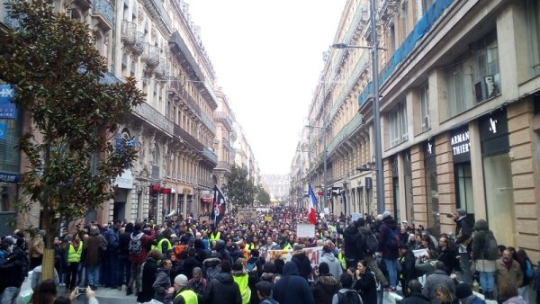 Plusieurs centaines de Gilets jaunes et de grévistes dans les rues de Toulouse ce 28 décembre