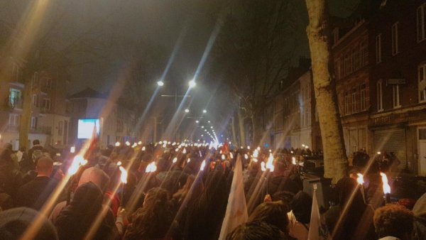 Lille. 3000 manifestants pour la « retraite aux flambeaux »