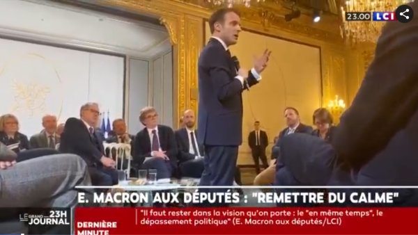 Macron met en scène sa réconciliation avec la majorité mais les contradictions restent vives