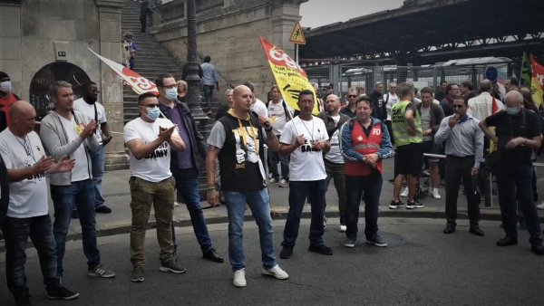 Gare de l'Est, belle solidarité avec Samy, cheminot CGT réprimé : "C'est nous tous qu'ils attaquent !"