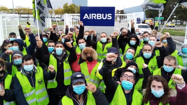 Vidéo. Les grévistes de Grandpuits soutiennent ceux d'Onet-Airbus, qui leur rendent la pareille