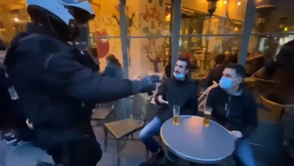 La BRAVM évacue une terrasse à Paris : "Quittez l'endroit, il y a pas de distanciation sociale"