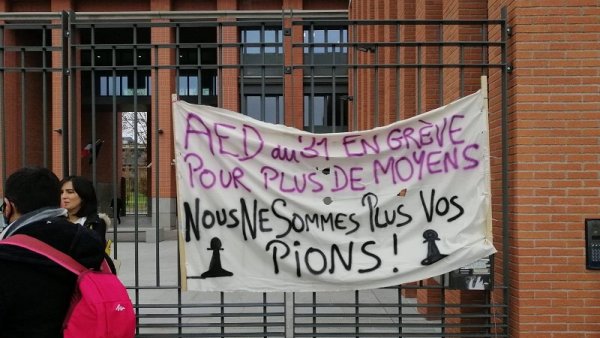  Toulouse. Massivement en grève, les AED expriment leur colère et s'organisent !