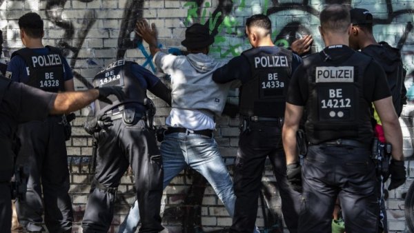 Derrière le « modèle » de la police allemande : racisme d'État et violences policières structurelles