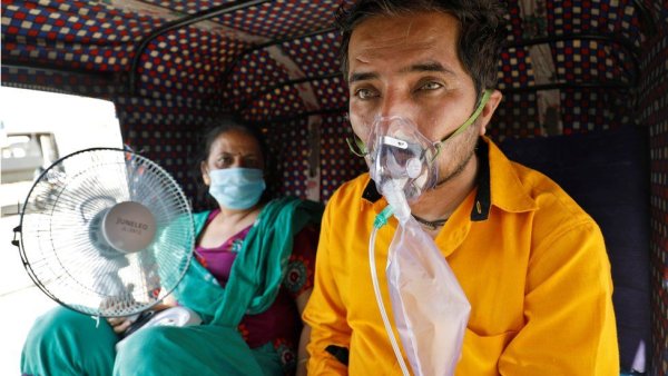 Crise sanitaire en Inde : la multinationale française Air Liquide profite de la pénurie d'oxygène