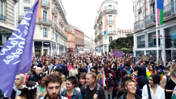 Nous ne serons pas invisibles : 35 000 personnes à la marche des fiertés de Toulouse