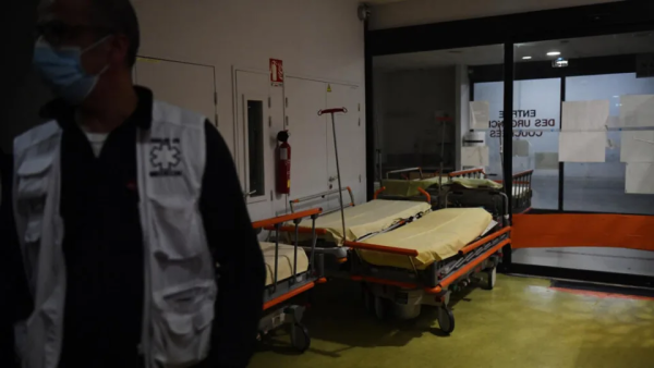 Triple épidémie, défaillances structurelles : l'hôpital public s'enfonce dans la crise