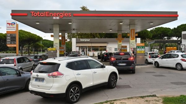 Plafonnement des prix du carburant à 2 € : Total lâche des miettes pour calmer la colère