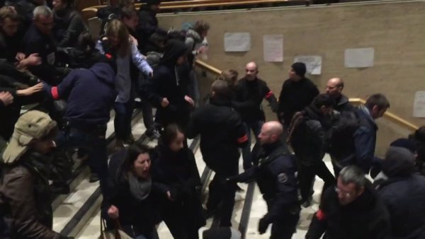 [Vidéo] Fac de Strasbourg : évacuation musclée par les CRS et la BAC le 31 mars