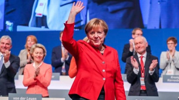 Xenophobie, islamophobie et anti-immigration : les clés de la réélection de Merkel dans son parti