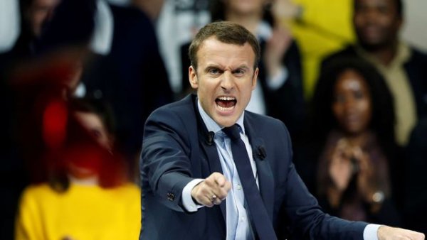 Pour s'envoler vers les présidentielles, Macron voudrait détruire le PS