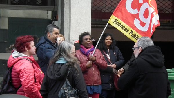 Vidéo. La grève se poursuit chez les salariés du nettoyage du centre des impôts de Paris 11e