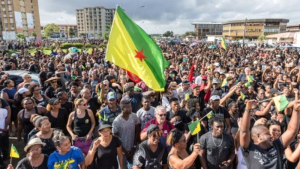 Poutou : "Solidarité avec les Guyanais et les Guyanaises !"