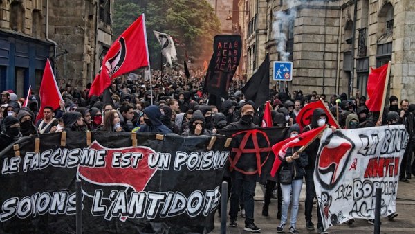 Bordeaux. Plus d'un millier de personnes défilent contre la venue de Marine Le Pen