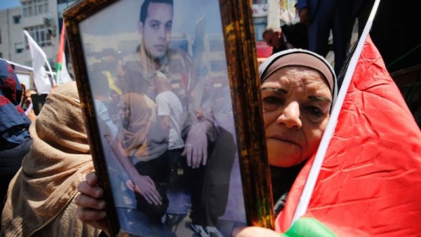 Plus de 1000 prisonniers palestiniens en grève de la faim illimitée