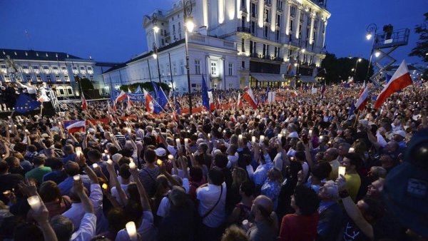 Bras de fer engagé entre Varsovie et Bruxelles au sujet du renforcement des pouvoirs de l'exécutif