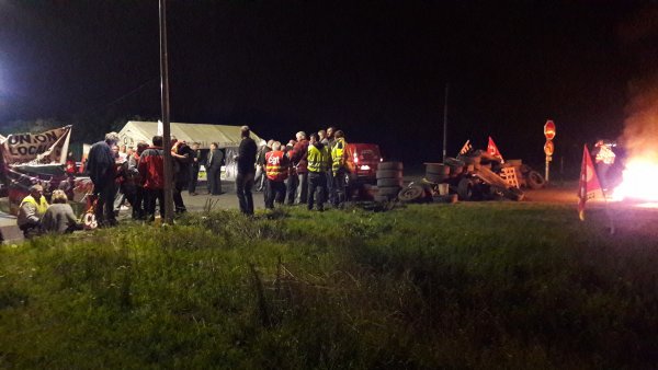La police hors jeu à Valenciennes : blocage inattendu cette nuit au dépôt pétrolier d'Haulchin