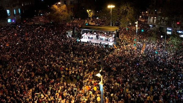 Catalogne. 200 000 personnes exigent la libération des deux dirigeants souverainistes 