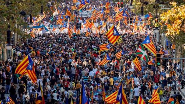 Gigantesque mobilisation à Barcelone contre la répression et le coup d'état institutionnel