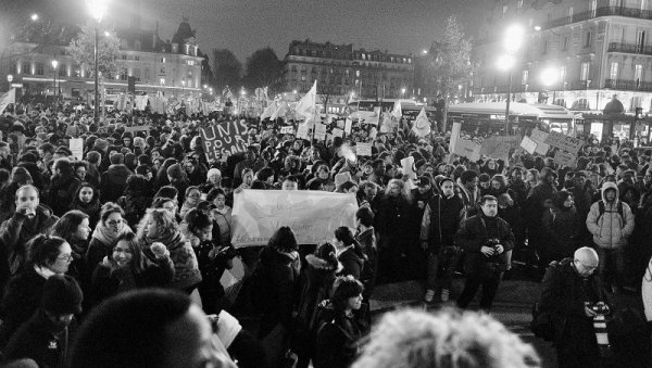 Plusieurs milliers de manifestants à Paris contre la loi asile et immigration