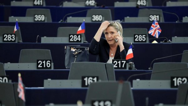 Marine Le Pen accusée de détourner des fonds... européens !