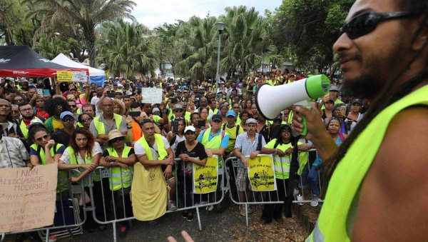 A la Réunion, les propositions cosmétiques du gouvernement attisent encore plus la colère 