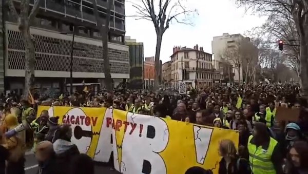 Près de 10 000 manifestants à Toulouse pour l'acte XVI, marqué par une forte répression