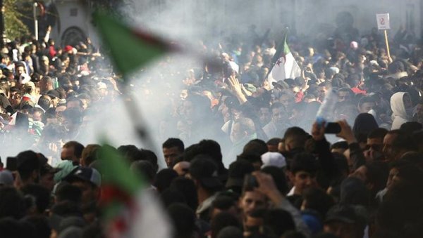 « Le NPA Jeunes exprime toute sa solidarité avec l'extraordinaire mobilisation algérienne »