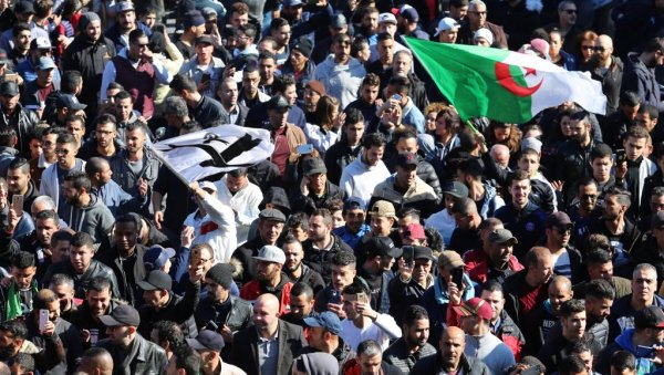 Algérie. Le régime, acculé par la mobilisation : Bouteflika renonce à son 5ème mandat