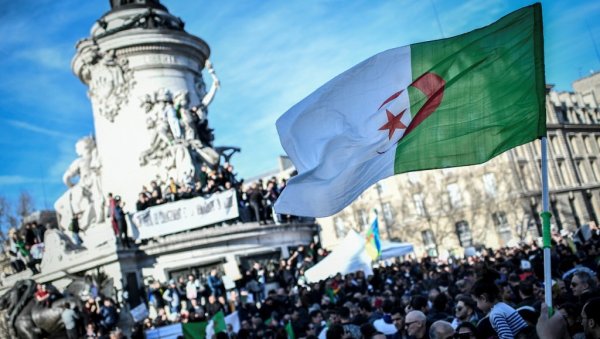 Algérie. A Paris des milliers de manifestants contre la prolongation du 4ème mandat