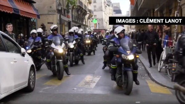 VIDEO. La BRAV-M motorisée patrouille partout dans Paris. Le policier à l'arrière muni d'un bâton de « défense »
