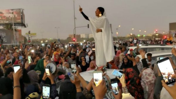 Les Soudanaises en première ligne contre le régime, « Révolution » !